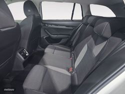 Skoda Octavia 1.0 TSI mHEV Ambition DSG 81 kW (110 CV) - Miniatura 11