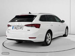 Skoda Octavia 1.0 TSI mHEV Ambition DSG 81 kW (110 CV) - Miniatura 3