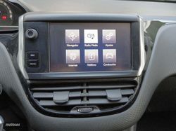 Peugeot 2008 BlueHDi 100 Style 73 kW (100 CV) - Miniatura 17