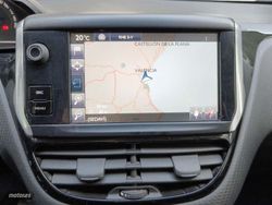 Peugeot 2008 BlueHDi 100 Style 73 kW (100 CV) - Miniatura 18