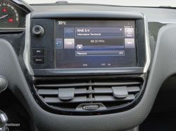 Peugeot 2008 BlueHDi 100 Style 73 kW (100 CV) - Miniatura 19