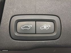Volvo XC 60 B4 D Momentum Pro Auto 145 kW (197 CV) - Miniatura 16