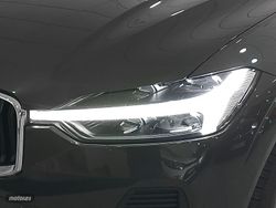 Volvo XC 60 B4 D Momentum Pro Auto 145 kW (197 CV) - Miniatura 26