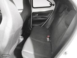 Toyota Aygo X Cross 1.0 VVT-I Undercover CVT 53 kW (72 CV) - Miniatura 11