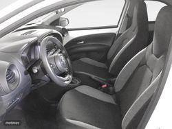 Toyota Aygo X Cross 1.0 VVT-I Undercover CVT 53 kW (72 CV) - Miniatura 12