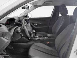 Peugeot 2008 BlueHDi 110 Allure 81 kW (110 CV) - Miniatura 12
