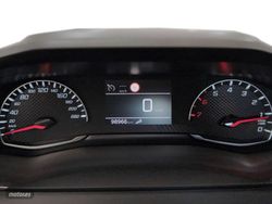 Peugeot 2008 BlueHDi 110 Allure 81 kW (110 CV) - Miniatura 17