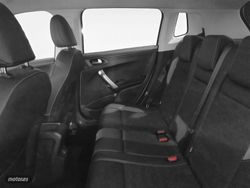 Peugeot 2008 PureTech 110 S&S Allure 81 kW (110 CV) - Miniatura 12