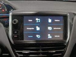 Peugeot 2008 PureTech 110 S&S Allure 81 kW (110 CV) - Miniatura 17