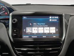 Peugeot 2008 PureTech 110 S&S Allure 81 kW (110 CV) - Miniatura 19