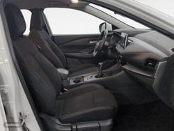Nissan Qashqai DIG-T 140 mHEV Acenta 4x2 103 kW (140 CV) - Miniatura 12