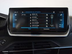 Peugeot 2008 BlueHDi 110 Allure Pack 81 kW (110 CV) - Miniatura 19
