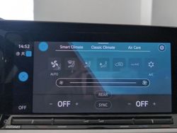 Volkswagen Golf Life 1.0 eTSI 81 kW (110 CV) DSG - Miniatura 19