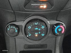 Ford Fiesta 1.25 Trend 60 kW (82 CV) - Miniatura 19