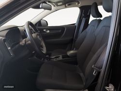 Volvo XC40 T2 Momentum Core Auto 95 kW (129 CV) - Miniatura 10
