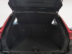 Volvo XC40 T2 Momentum Core Auto 95 kW (129 CV) - Miniatura 13
