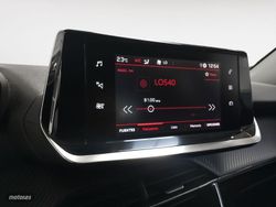 Peugeot 2008 BlueHDi 110 Allure 81 kW (110 CV) - Miniatura 17
