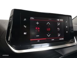 Peugeot 2008 BlueHDi 110 Allure 81 kW (110 CV) - Miniatura 21
