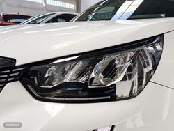 Peugeot 2008 BlueHDi 110 Allure 81 kW (110 CV) - Miniatura 24