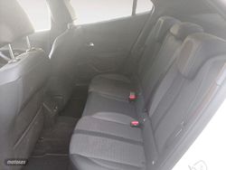 Peugeot 2008 BlueHDi 110 Allure Pack 81 kW (110 CV) - Miniatura 12