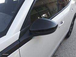 Peugeot 2008 BlueHDi 110 Allure Pack 81 kW (110 CV) - Miniatura 24