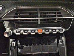 Peugeot 2008 Puretech 130 S&S BVM6 Allure Pack - Miniatura 21