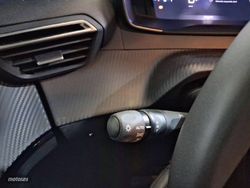 Peugeot 208 HYBRID 110 eDCS6 Allure - Miniatura 26