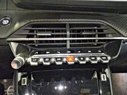 Peugeot 208 BlueHDi 73kW (100CV) GT - Miniatura 22