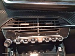 Peugeot 208 Gasolina 100 S&S 6 Vel. MAN Allure - Miniatura 13