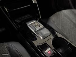Peugeot 2008 Allure Hybrid 1.2 145CV eDCS6 MHEV - Miniatura 19