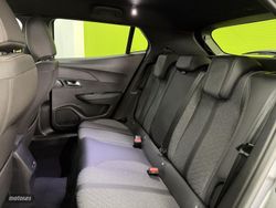 Peugeot 2008 Allure Hybrid 1.2 145CV eDCS6 MHEV - Miniatura 26