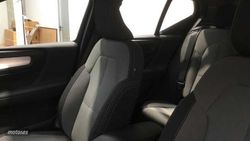 Volvo XC40 XC40 PLUS B3 MILD HYBRID GASOLINA - Miniatura 10