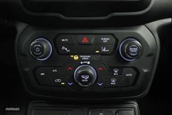 Jeep Renegade 1.3 G 110KW NIGHT EAGLE FWD DDCT 5P - Miniatura 11