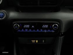 Toyota Yaris 1.5 VVT-I HYBRID STYLE 5P - Miniatura 11
