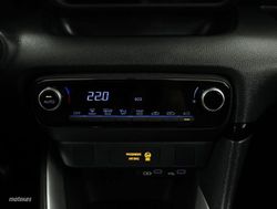 Toyota Yaris 1.5 VVT-I HEV ACTIVE PLUS 5P - Miniatura 11