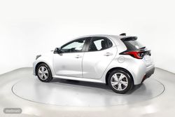 Toyota Yaris 1.5 VVT-I HEV ACTIVE PLUS 5P - Miniatura 18