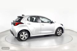 Toyota Yaris 1.5 VVT-I HEV ACTIVE PLUS 5P - Miniatura 24