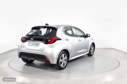 Toyota Yaris 1.5 VVT-I HEV ACTIVE PLUS 5P - Miniatura 25
