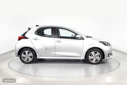 Toyota Yaris 1.5 VVT-I HEV ACTIVE PLUS 5P - Miniatura 3