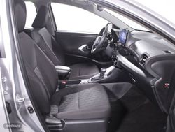 Toyota Yaris 1.5 VVT-I HEV ACTIVE PLUS 5P - Miniatura 5