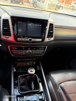 Ssangyong Rexton D22 DTR 4x2 Premium 7 plazas - Miniatura 14