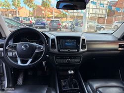 Ssangyong Rexton D22 DTR 4x2 Premium 7 plazas - Miniatura 23