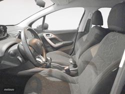 Peugeot 2008 PureTech 110 S&S Style 81 kW (110 CV) - Miniatura 10