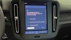 Volvo XC40 XC40 2.0 B3 MHEV ESSENTIAL DCT 163 5P - Miniatura 3