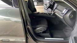 Volvo XC 60 TODOTERRENO 2.0 B4 D MOMENTUM PRO AUTO 4WD 197 5P - Miniatura 26