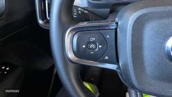 Volvo XC40 2.0 B3 MHEV CORE DCT - Miniatura 18