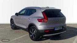 Volvo XC40 2.0 B3 MHEV CORE DCT - Miniatura 2