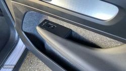 Volvo XC40 2.0 B3 MHEV CORE DCT - Miniatura 21
