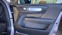 Volvo XC40 2.0 B3 MHEV CORE DCT - Miniatura 25