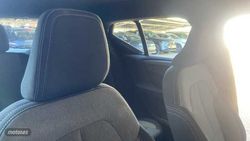 Volvo XC40 2.0 B3 MHEV CORE DCT - Miniatura 27